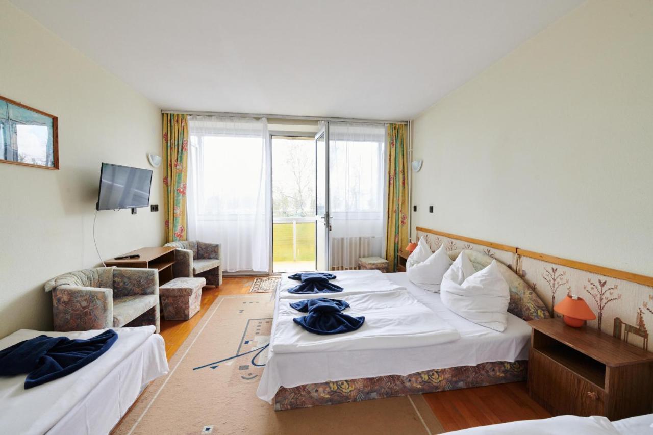 Retro Lido - Vonyarcvashegy Hotel Luaran gambar
