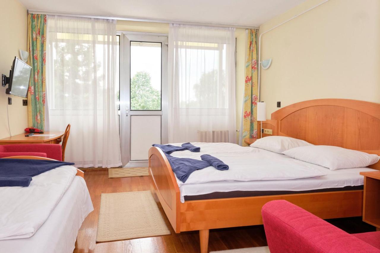 Retro Lido - Vonyarcvashegy Hotel Luaran gambar