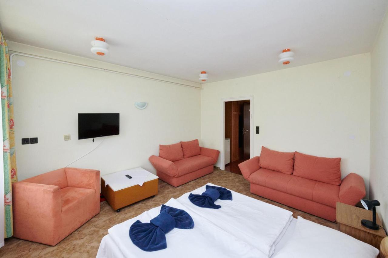 Retro Lido - Vonyarcvashegy Hotel Luaran gambar