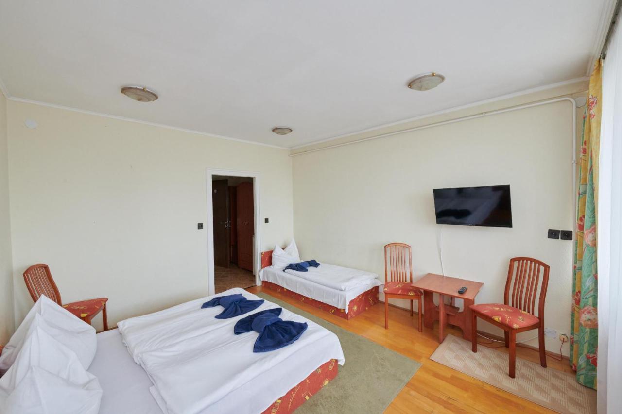 Retro Lido - Vonyarcvashegy Hotel Luaran gambar