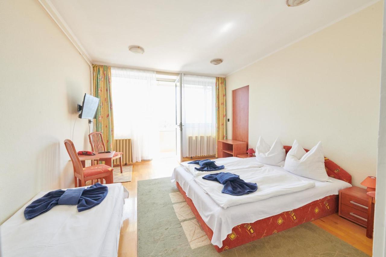 Retro Lido - Vonyarcvashegy Hotel Luaran gambar